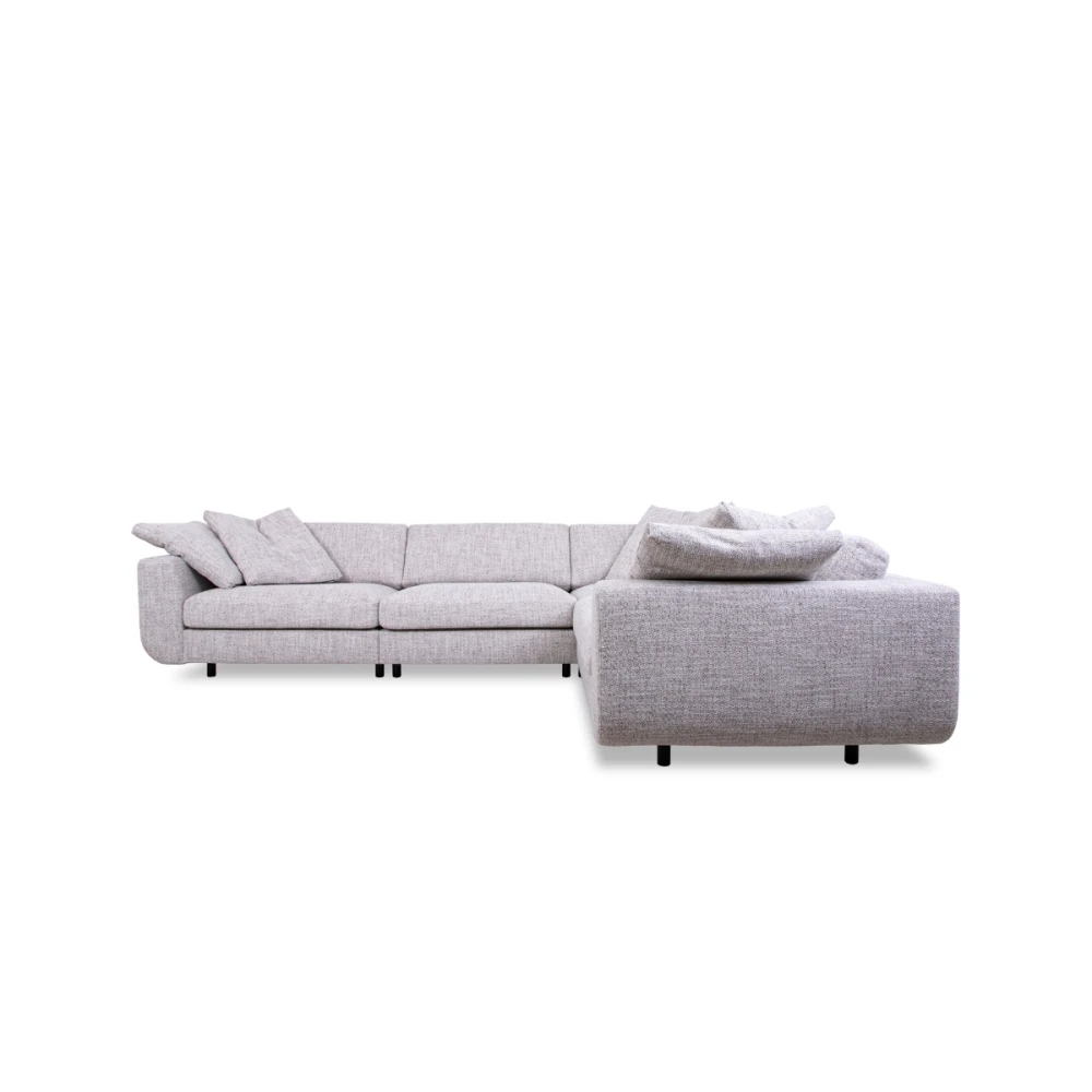 Kampas MOTIVE – skandinaviško dizaino sofa su apvaliomis linijomis, apdovanota Aukso medaliu