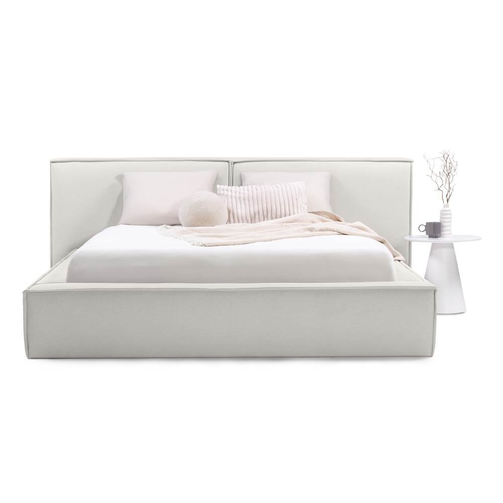 Miegamojo lova Cosy 160×200 yra individualiai gaminamas baldas. Gali būti keičiami išmatavimai bei audinys.