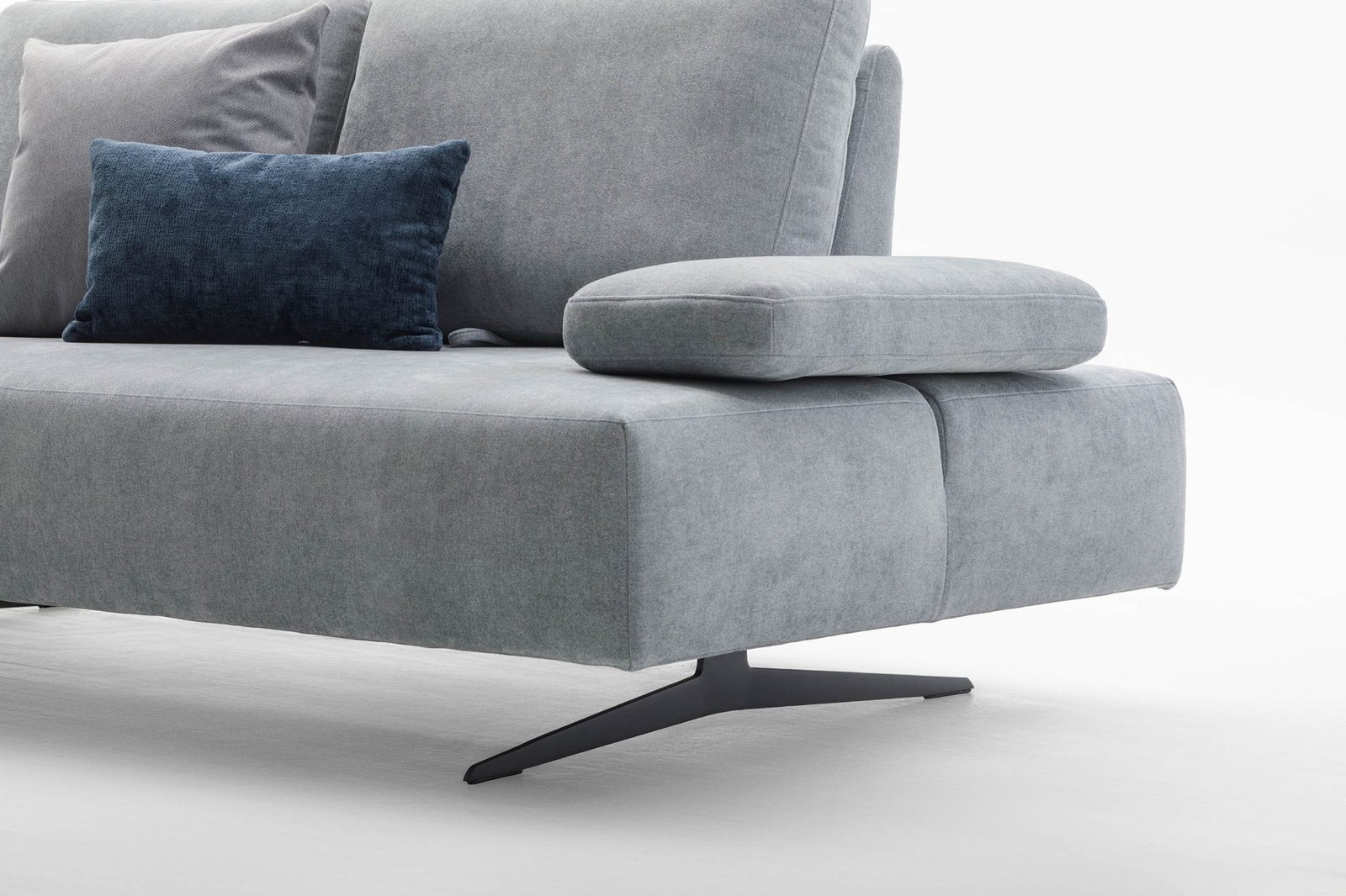 divano-asso-piedino-1-2048x1365 divano asso piedino 1 2048x1365 1