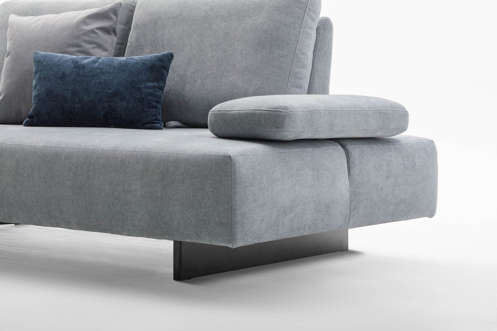 divano-asso-piedino-2-2048x1365 divano asso piedino 2 2048x1365 1