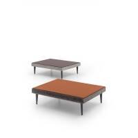 Wiki stalas – žemas stalas su odiniu stalviršiu ir apmuštais šonais